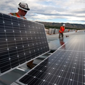 太陽光発電設備の点検はドローンにお任せ!?クラウド連携による情報の一気通貫
